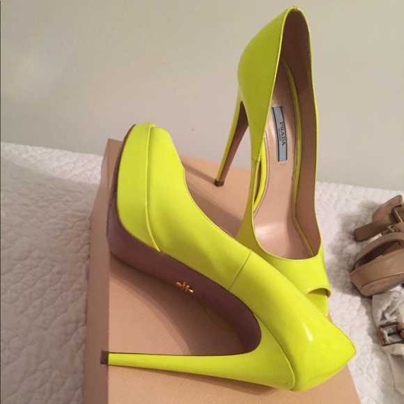 Prada Patent Leather Pumps Bright Yellow - Picture 5 of 7